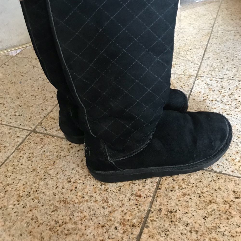 WOMANS SIZE 8 UGG